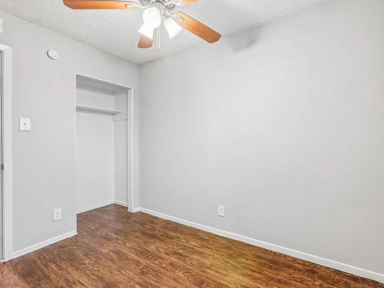 Lamar Place Apartments — Photo 80