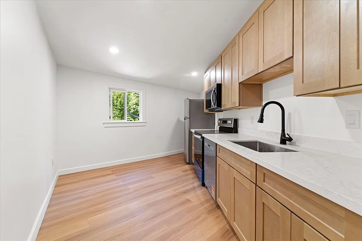 Studio, 450 sqft, $2,000 — Photo 3