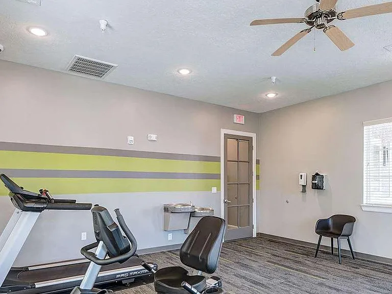 Live Oak Apartments — Photo 17