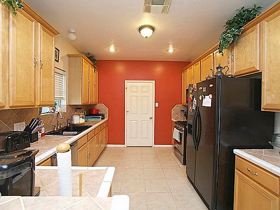 5th image of 1410 Hickory Lake Dr