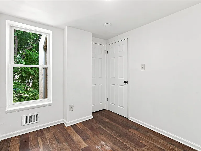 2846 Amber St — Photo 2