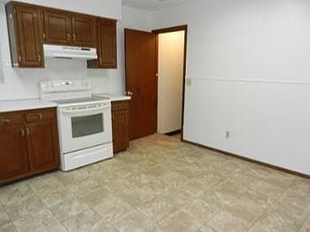 4th image of 452 Canterwood Ct