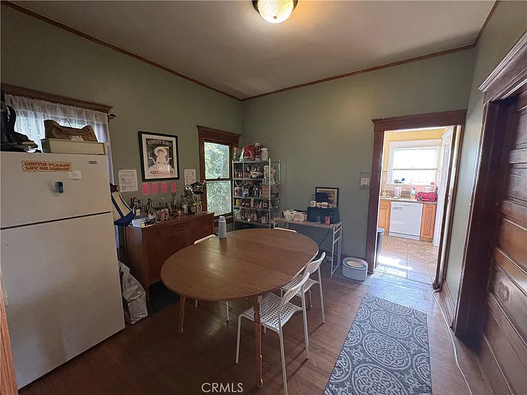 2713 S La Salle Ave — Photo 13