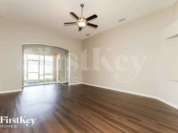 3rd image of 1427 Main St