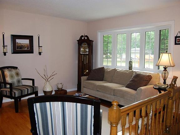 3rd image of 11727 Virginia Cir N