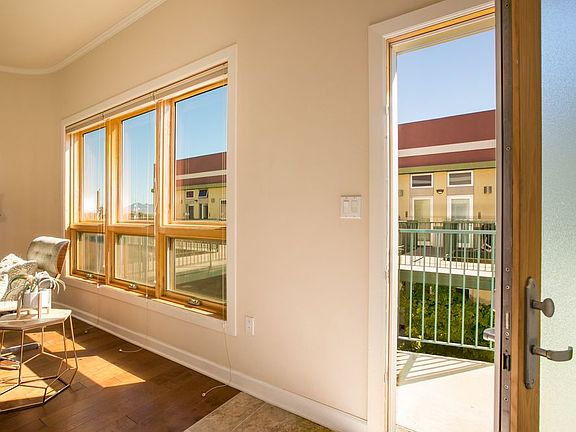3rd image of 110 Richmond Dr SE Unit 304