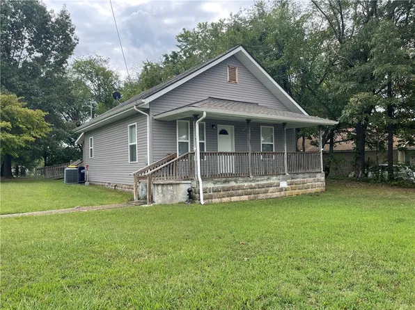 221 N Chestnut St, Harrison, AR 72601
