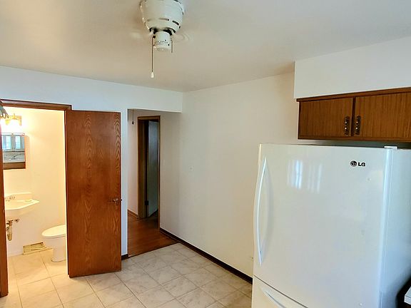 4th image of 10625 Leclaire Ave