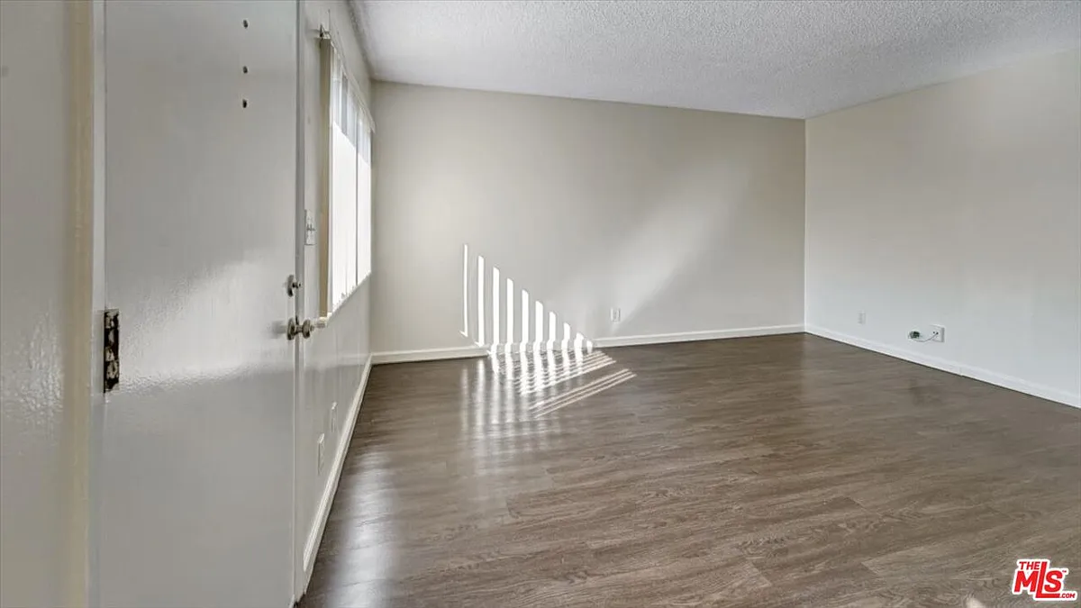 Building Photo - 40 S Meridith Ave #6