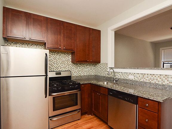 3rd image of 4409 N Wolcott Ave APT 2A