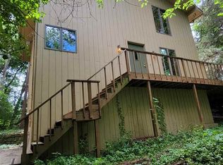 1411 Miller Rd, Dubuque, IA 52003