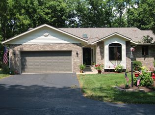 432 Village Wood Ln #1, Rockton, IL 61072