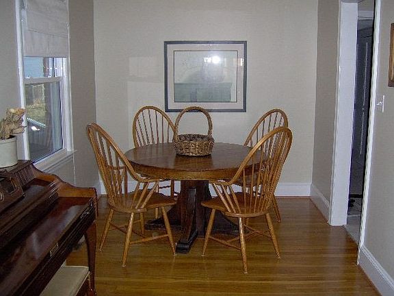 4th image of 835 Hillcrest Ave