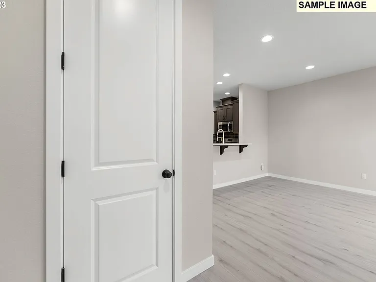 18418 NE 46th Pl — Photo 4