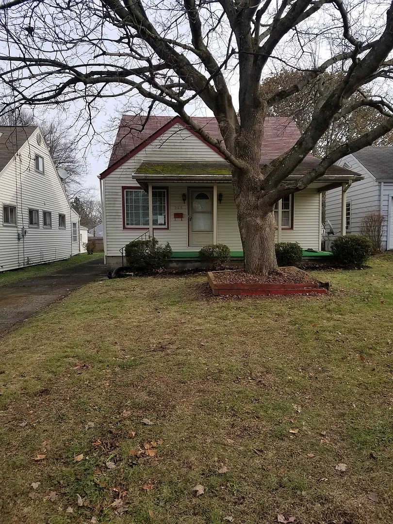 213 Parkgate Ave photo 1