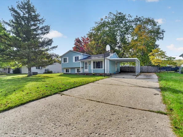 340 Oakwood Ln, Perry, MI 48872