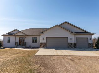 8213 Red Oak Dr, Bismarck, ND 58501