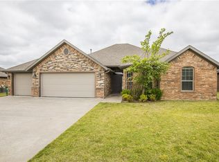 1151 Chattie Dr, Centerton, AR 72719