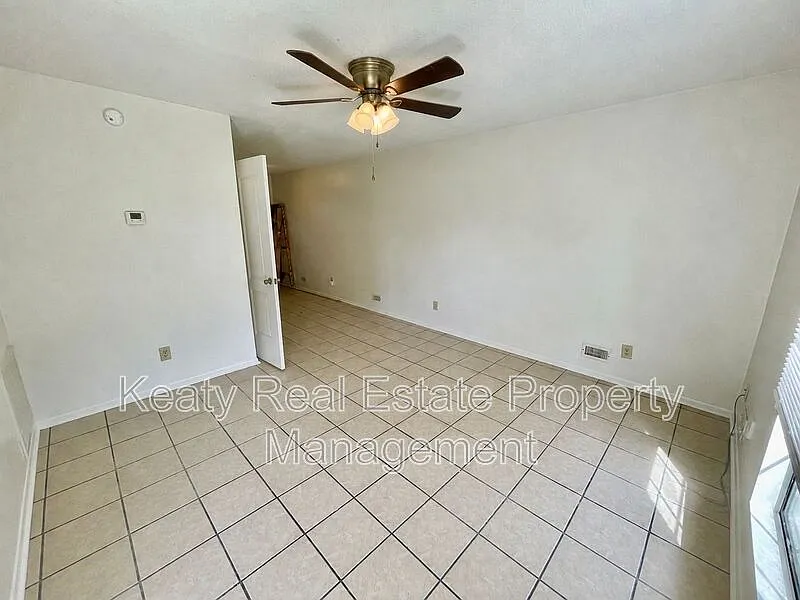 2 bed, 1.5 bath, 1000 sqft, $825 — Photo 3