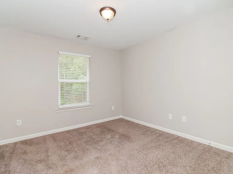 412 Fieldcrest Dr — Photo 13