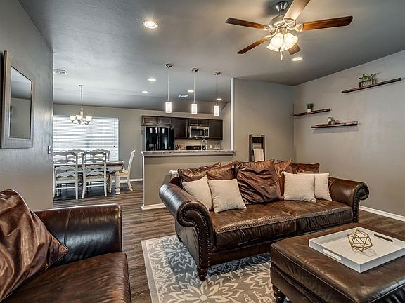 3rd image of 410 NE 19th Pl