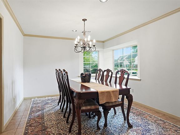 5th image of 615 Lornmead Dr