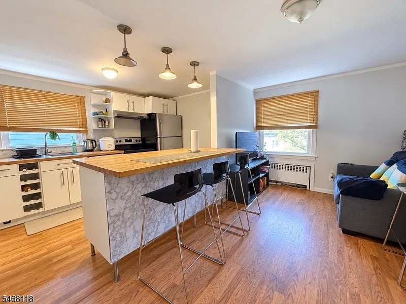 2 bed, 1.0 bath, $2,500 — Photo 2