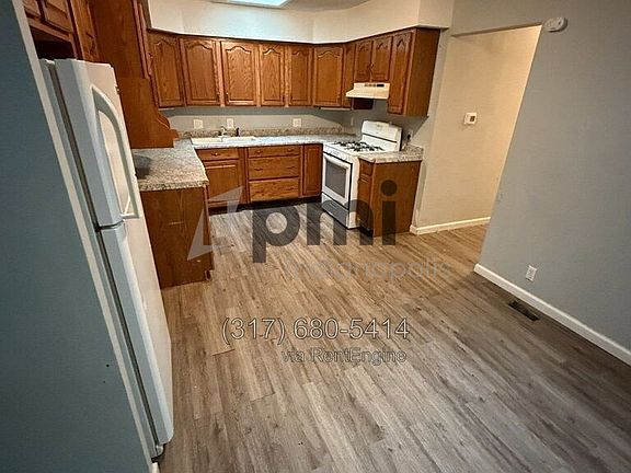 4th image of 300 N Ellis Rd