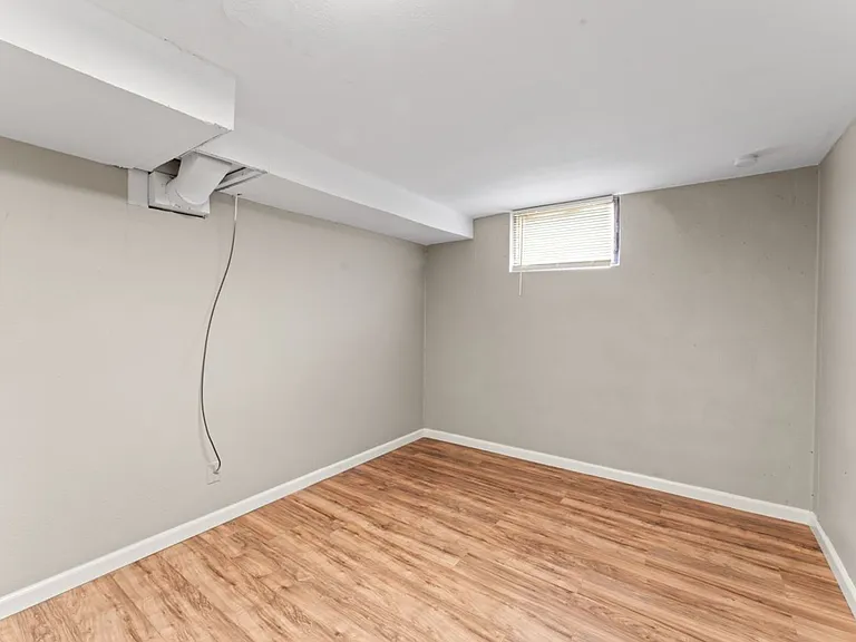 1100 SW Kingscross Rd — Photo 32