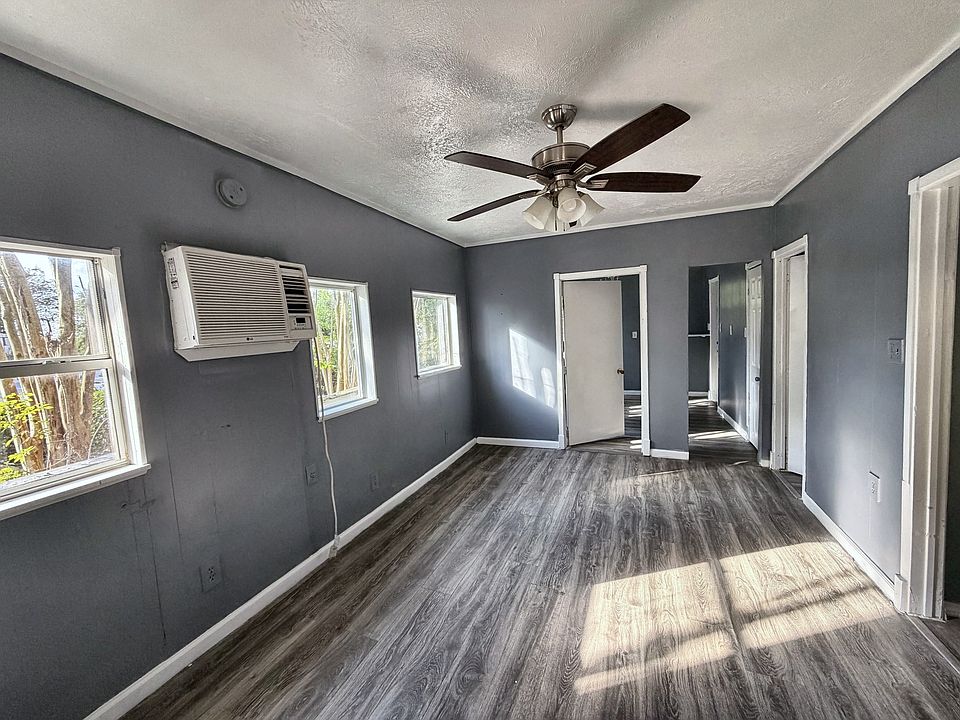 1st image of 12096 Canal St