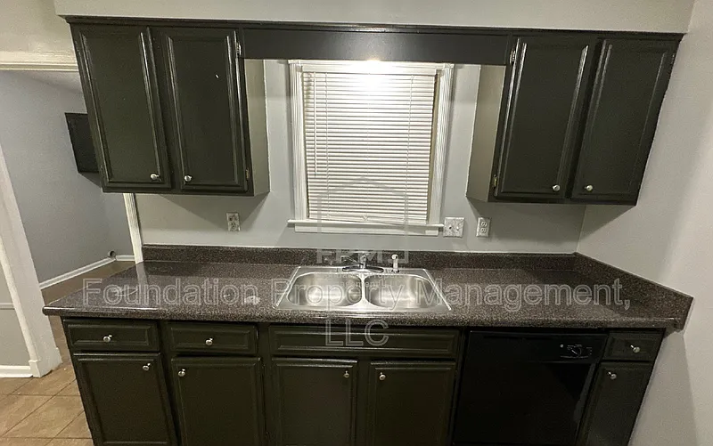 3 bed, 2.0 bath, 1657 sqft, $1,400 — Photo 4