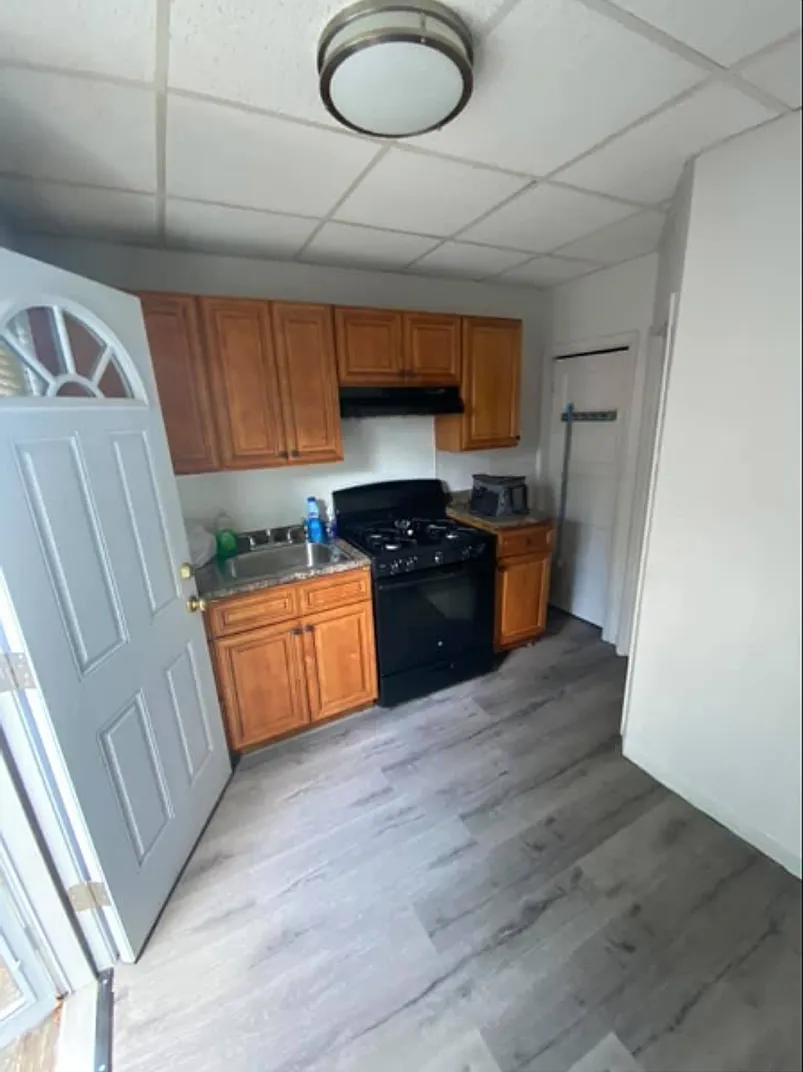 152 N Robinson St. 2 bedroom, 1 bathroom House — Photo 3