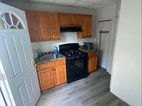 4th image of 152 N Robinson St