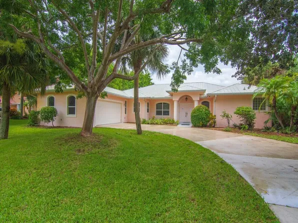 8568 SE Wilkes Place, Hobe Sound, FL 33455
