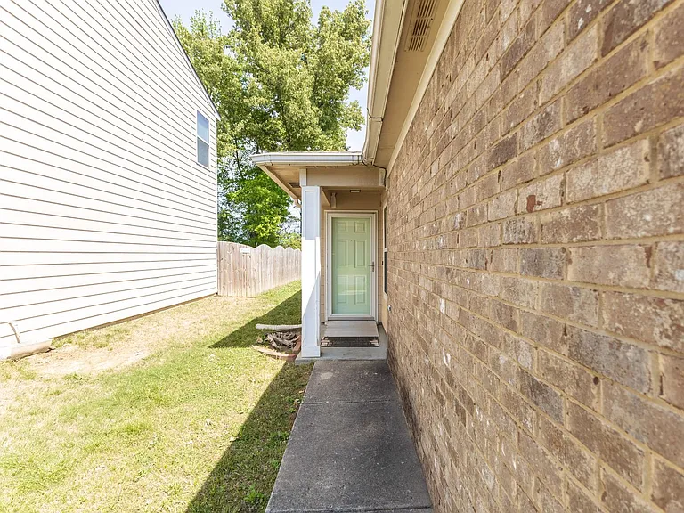 163 Sedgewick Dr — Photo 4