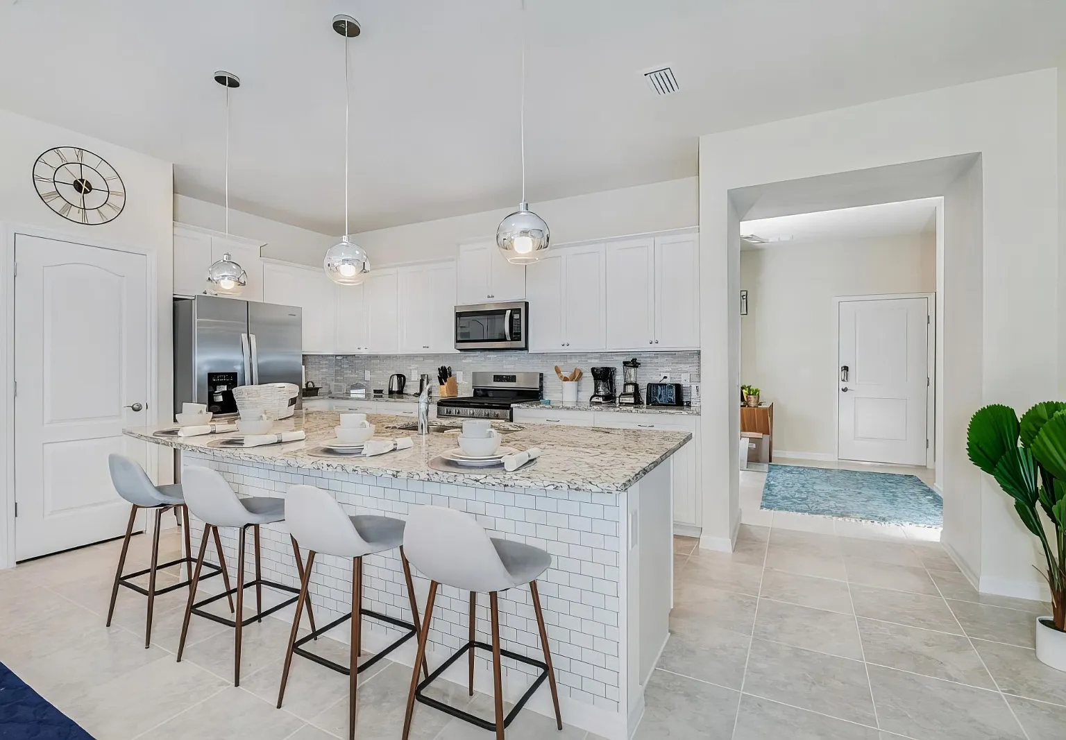 5 bed, 2263 sqft, $4,000 — Photo 4