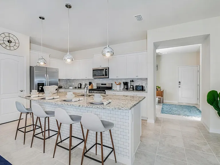 7427 Oakmoss Loop — Photo 4