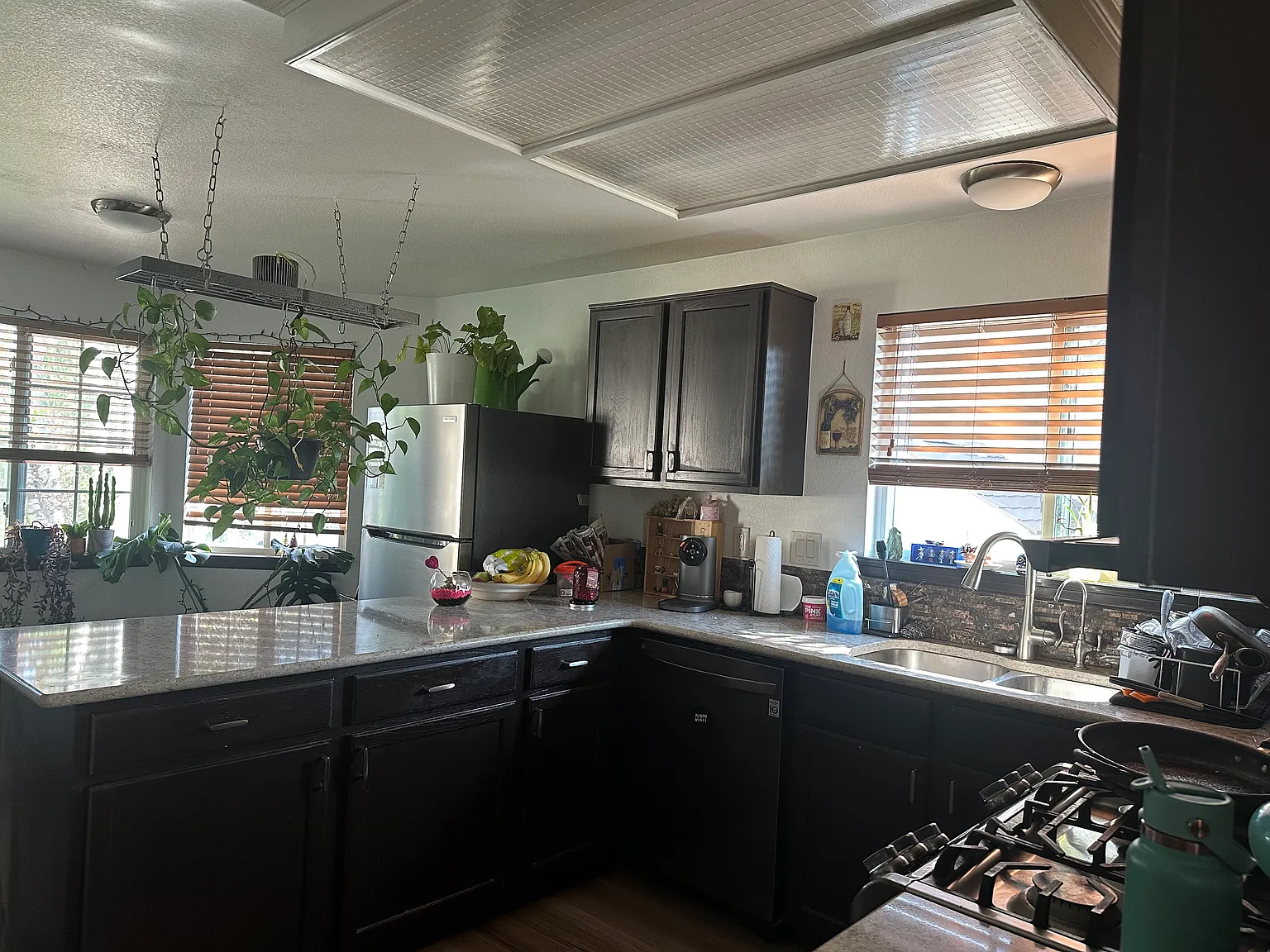 5 bed, 3.5 bath, 2585 sqft, $4,000 — Photo 2