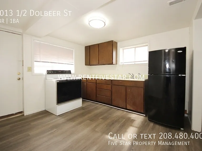 1013 1/2 Dolbeer St — Photo 3