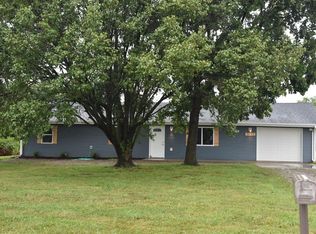 5551 E Edgeview Rd, Centralia, MO 65240