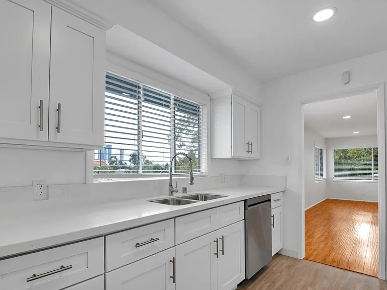 1607 Manning Ave #6 — Photo 11