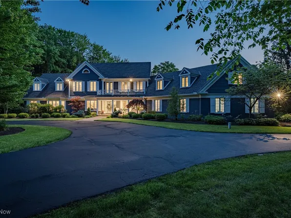 17980 Windy Lakes Cir, Chagrin Falls, OH 44023