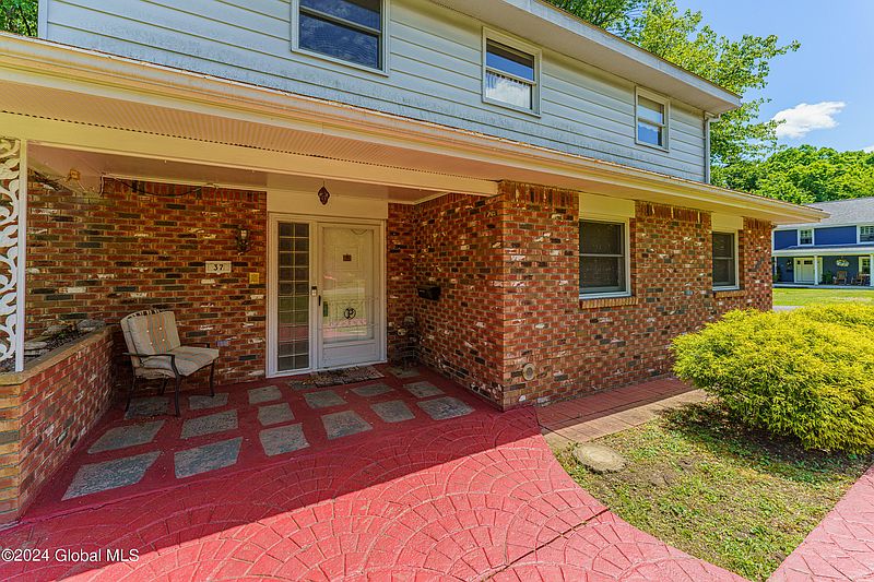 3rd image of 37 Bennett Terrace