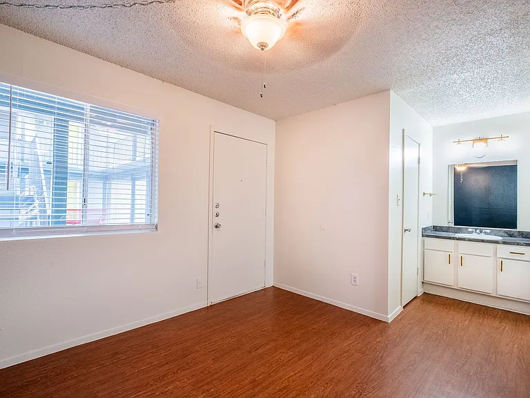 4209 Avenue B — Photo 32