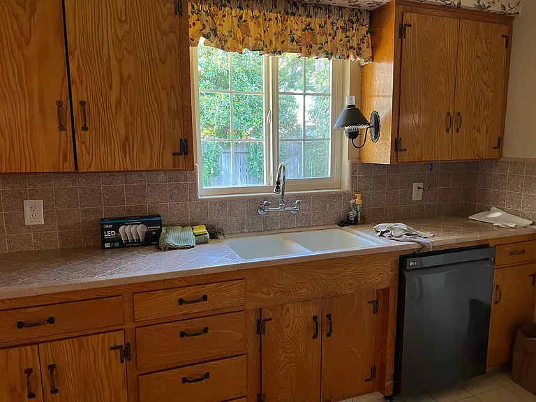 811 W Tokay St — Photo 29