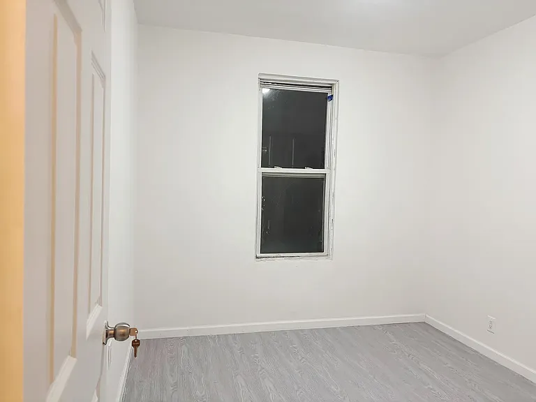 38 70th St #1 — Photo 3