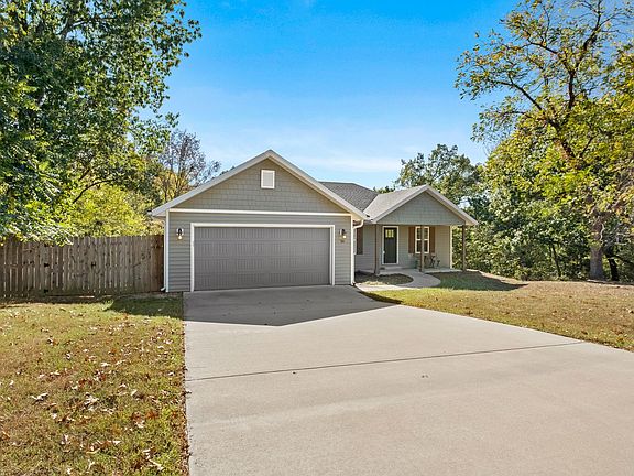 3rd image of 50 Dunsford Dr