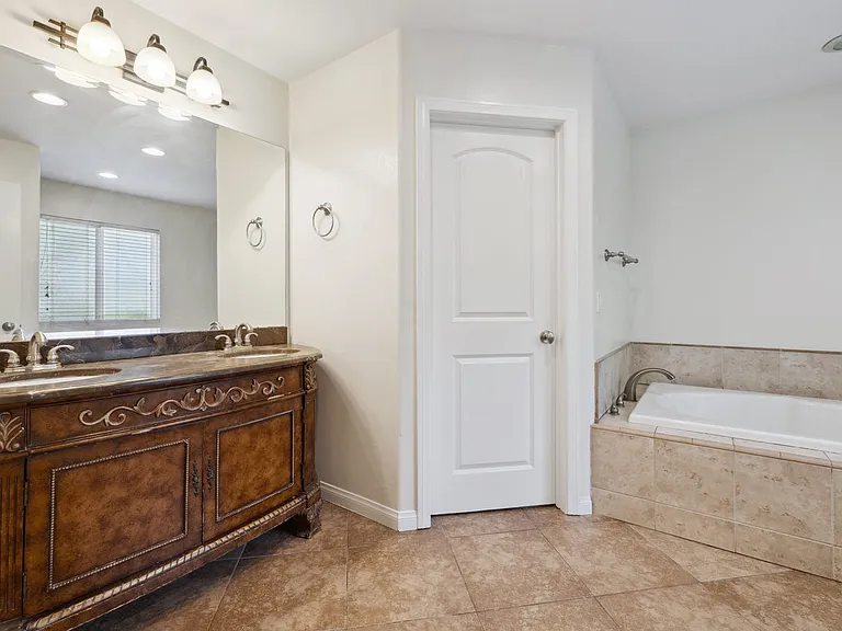 526 Houston Dr — Photo 18