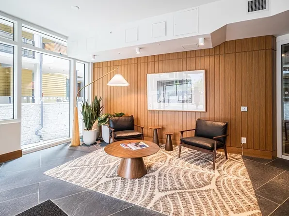 6699 Nelson Ave #302, West Vancouver, BC V7W 2B2