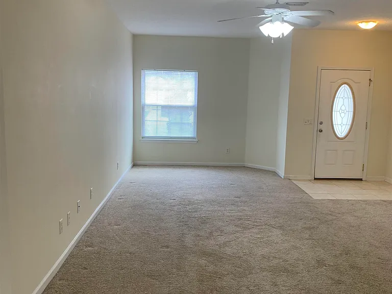 211 Royal Palms Ave — Photo 3